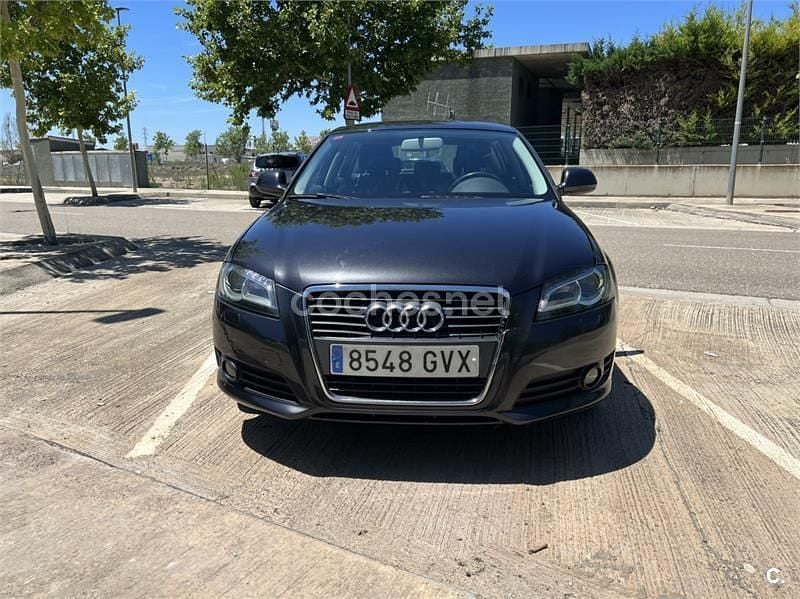 Gris / plata Usado 2010 Audi A3 Attraction Berlina | 6400 € (Buen precio) - Imagen 1/4