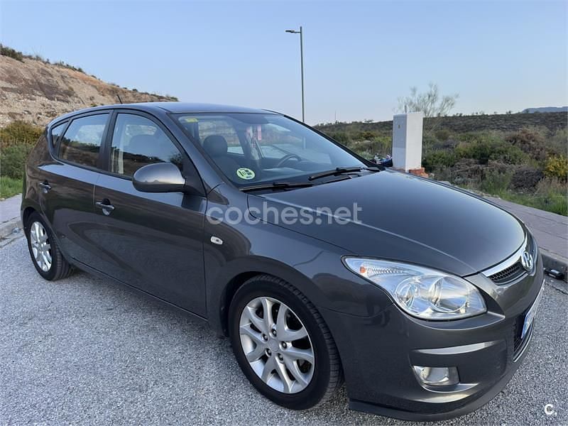 Usado Hyundai i30 Style 115 CV (84 kW) 2007 Gris / plata Utilitario