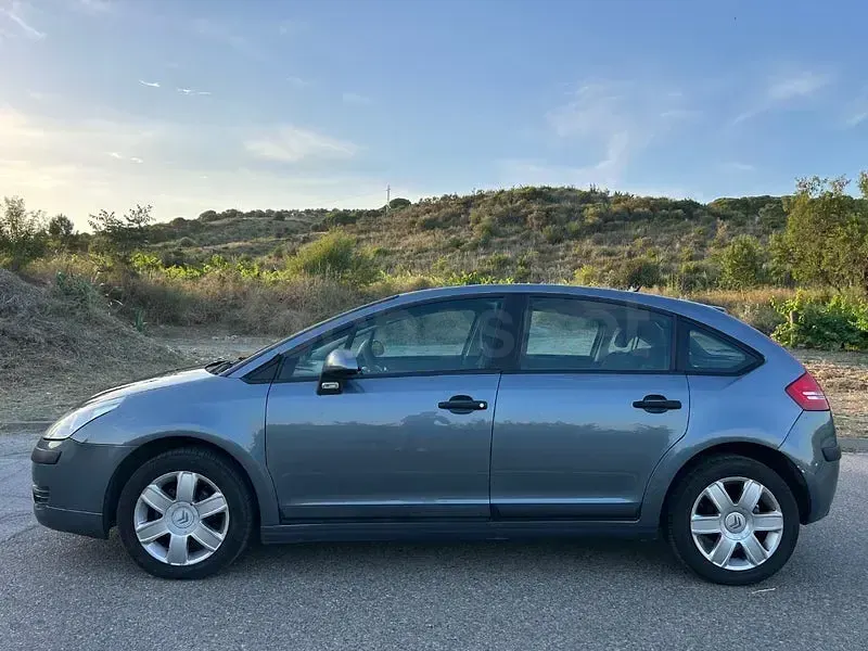 Usado Citroën C4 92 CV (67 kW) 2006 Gris / plata Berlina