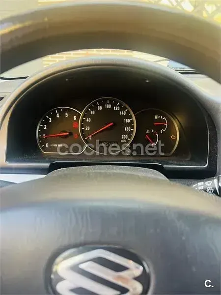 Usado Suzuki Grand Vitara 110 CV (80 kW) 2005 Beige SUV