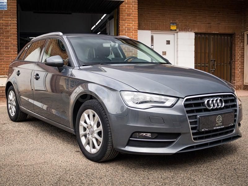Usado Audi A3 Attraction 150 CV (110 kW) 2016 Gris / plata Berlina
