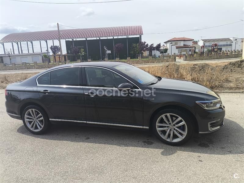 Gris / plata Usado 2018 VW Passat GTE Berlina | 19.500 € (Precio justo) - Imagen 1/4