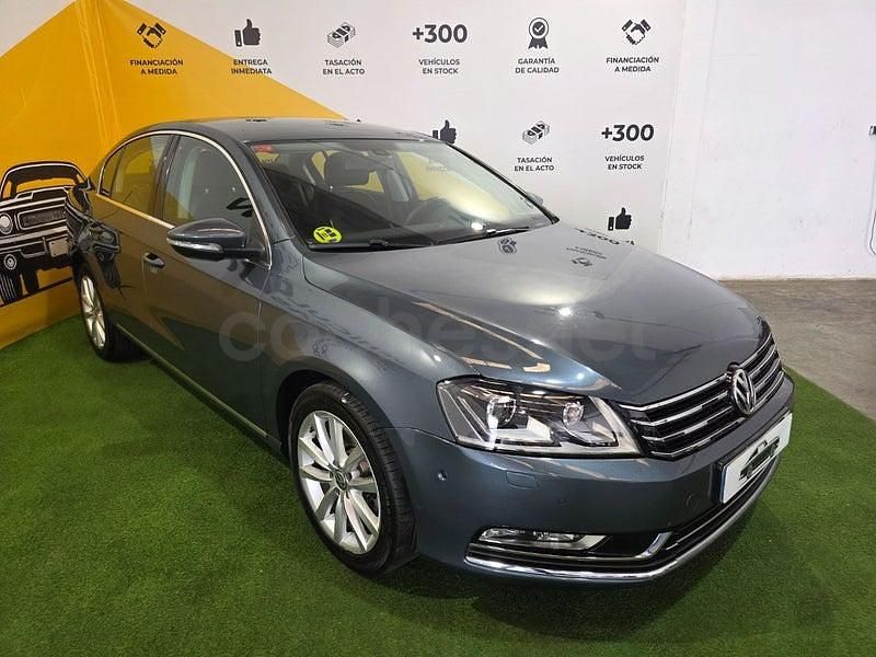 Usado VW Passat Highline 140 CV (102 kW) 2012 Gris / plata Berlina