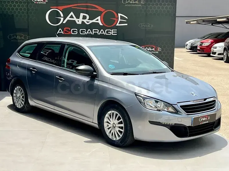Usado Peugeot 308 SW Access 100 CV (73 kW) 2016 Gris / plata Familiar