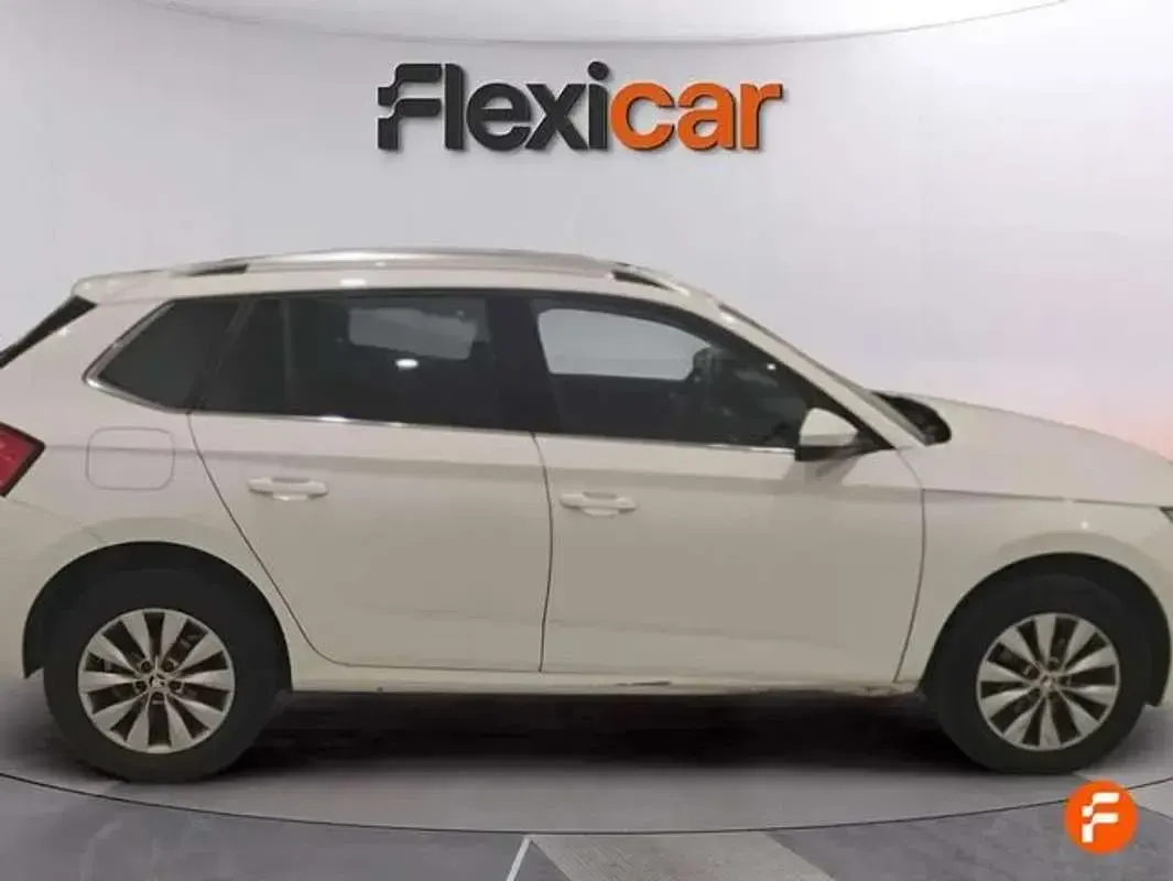 Usado Skoda Kamiq Ambition 110 CV (80 kW) 2022 Blanco SUV