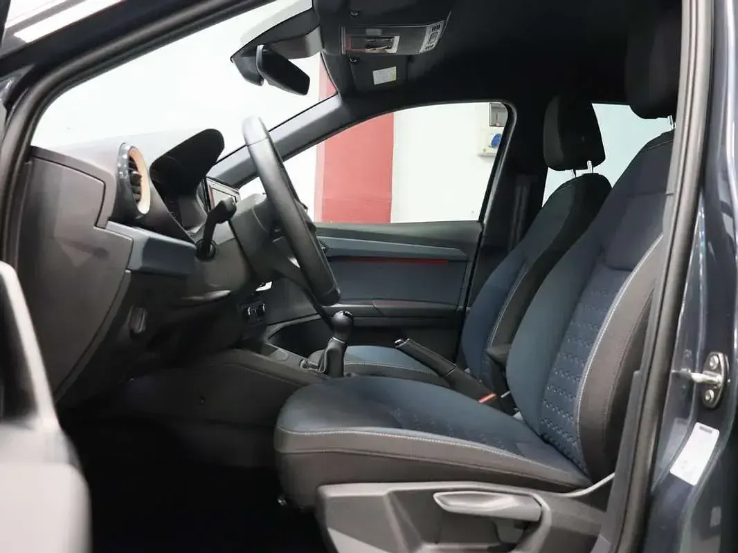 Usado Seat Arona Style 116 CV (85 kW) 2026 Gris SUV