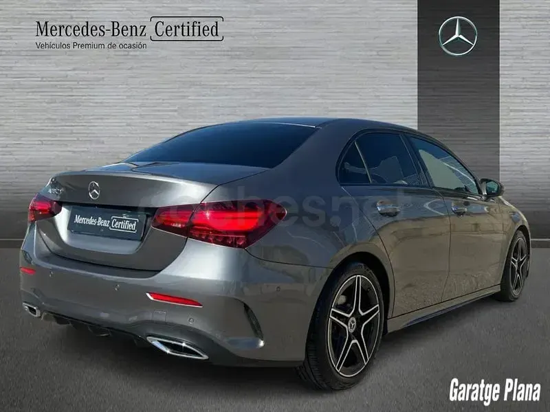 Usado Mercedes A180 136 CV (100 kW) 2025 Gris / plata Berlina