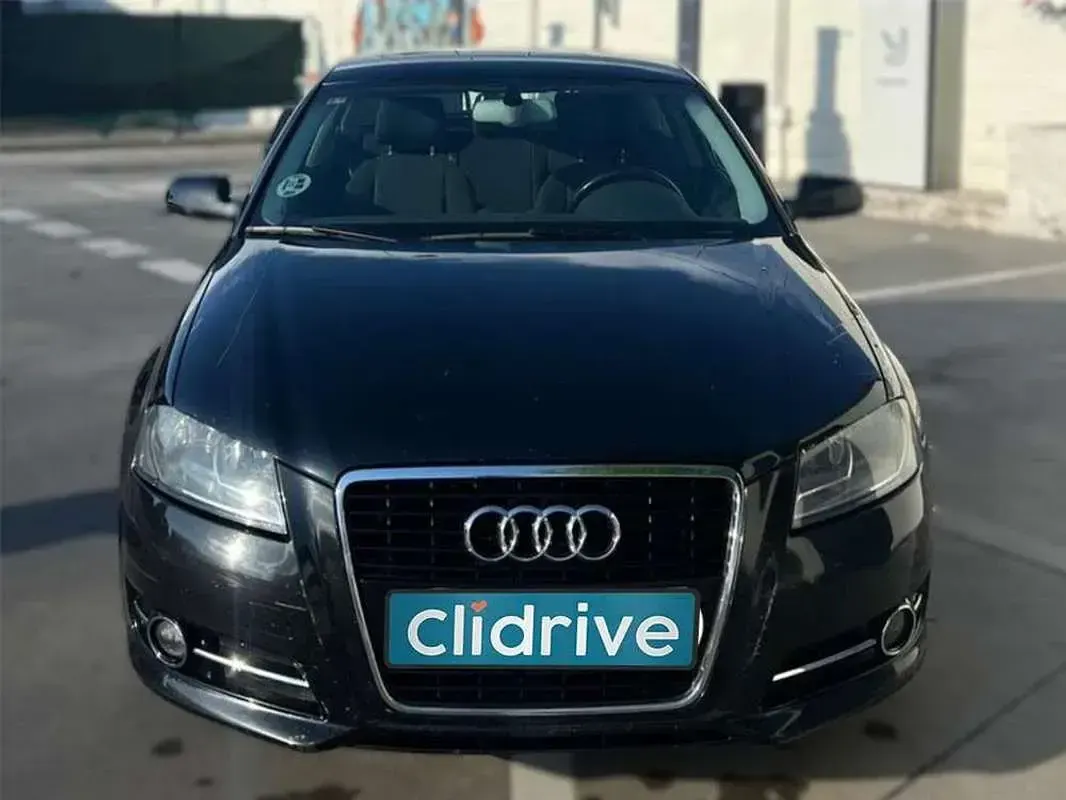 Usado Audi A3 Attraction 105 CV (77 kW) 2012 Negro Utilitario
