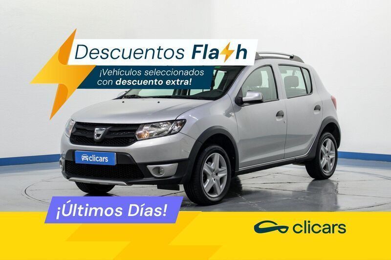 Gris / plata Usado 2014 Dacia Sandero Stepway Utilitario | 8890 € (Precio justo) - Imagen 1/4