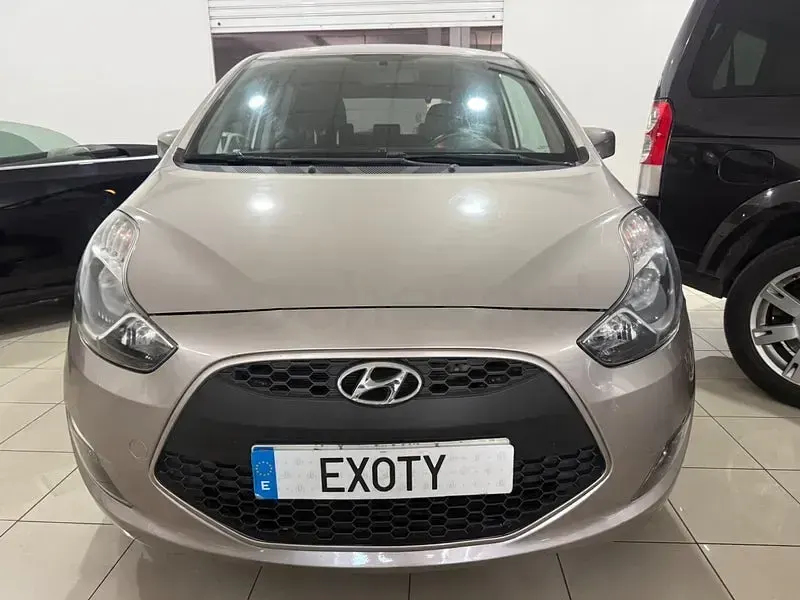 Usado Hyundai ix20 90 CV (66 kW) 2018 Beige Utilitario