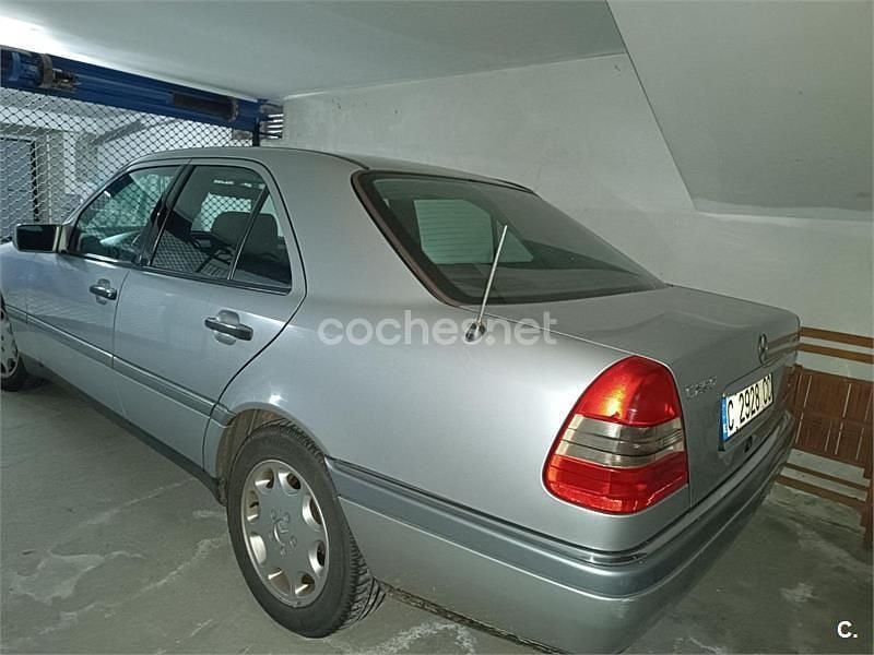 Usado Mercedes C250 Elegance 150 CV (110 kW) 1994 Gris / plata Berlina