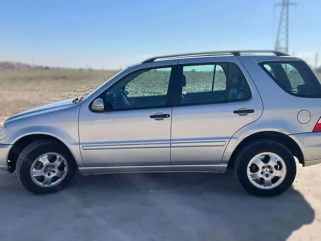Usado Mercedes ML320 218 CV (160 kW) 2003 Gris SUV
