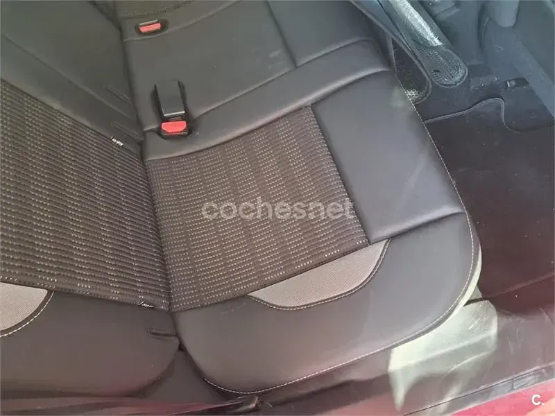 Usado Peugeot 2008 Allure 110 CV (80 kW) 2018 Rojo SUV