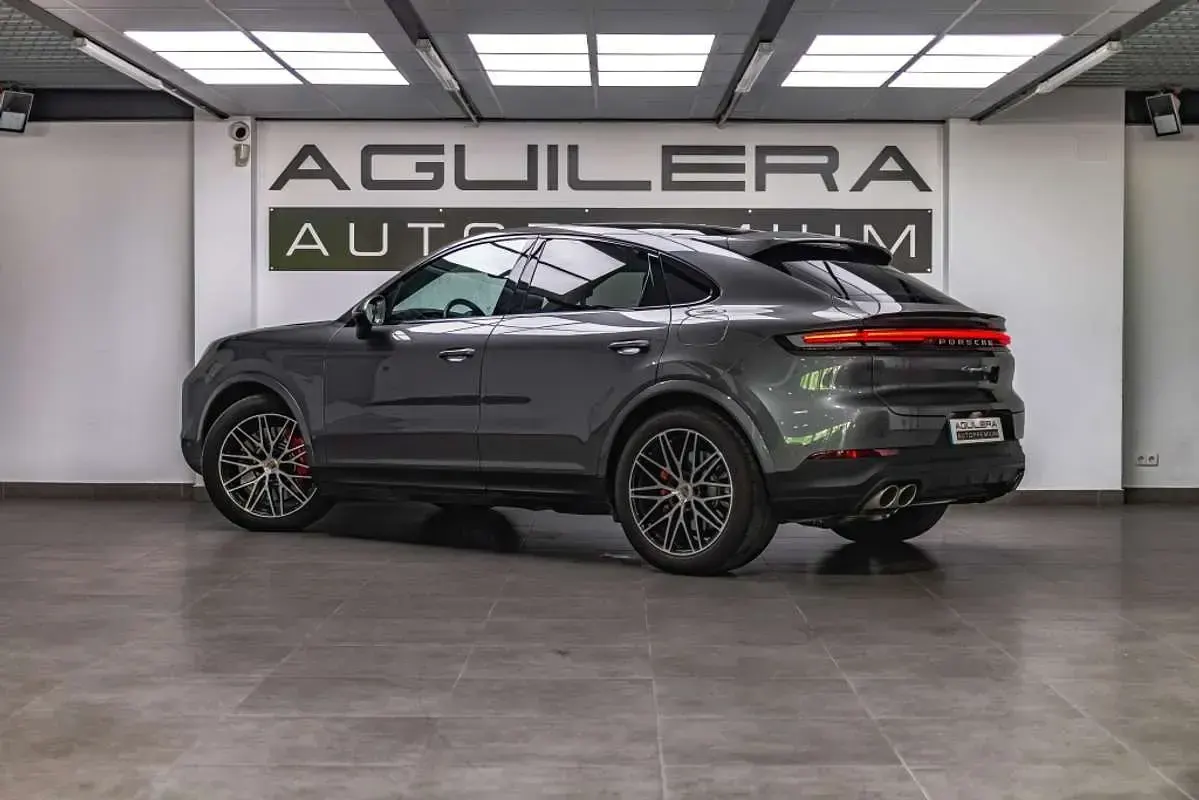 Usado Porsche Cayenne 519 CV (381 kW) 2024 Gris SUV