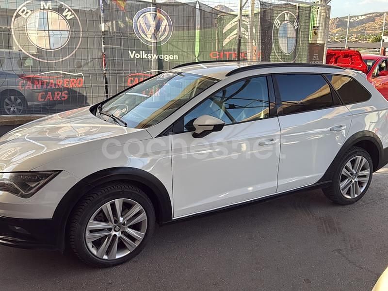 Usado Seat Leon 150 CV (110 kW) 2019 Blanco Familiar