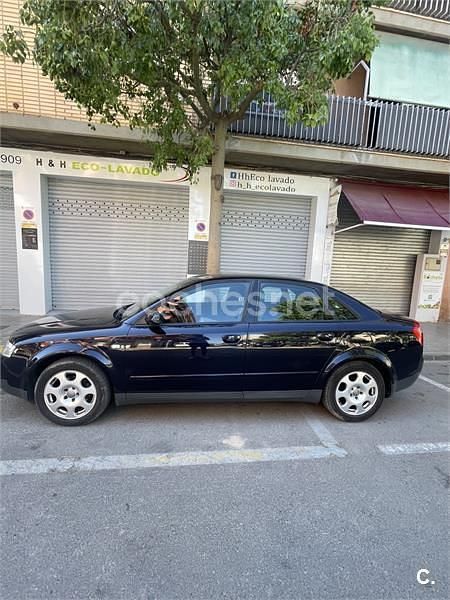 Usado Audi A4 150 CV (110 kW) 2003 Azul Familiar