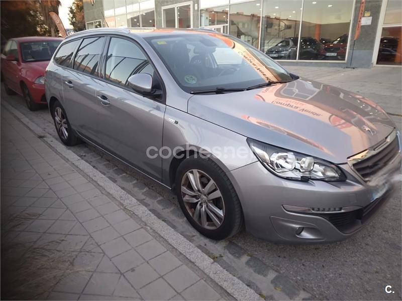 Usado Peugeot 308 SW Style 120 CV (88 kW) 2016 Gris / plata Familiar