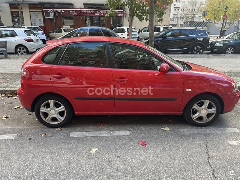 Usado Seat Ibiza Fresh 100 CV (73 kW) 2005 Rojo Utilitario