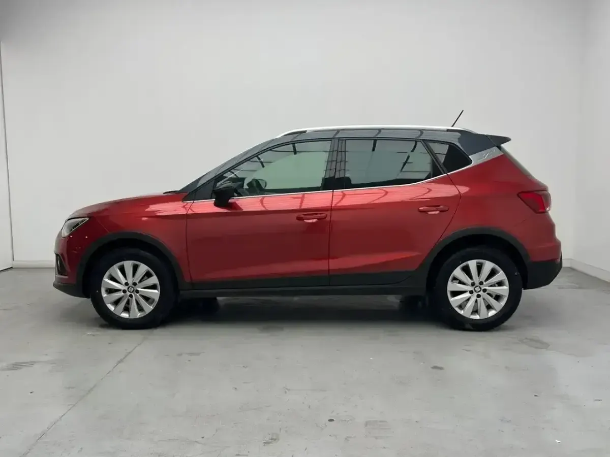 Usado Seat Arona XCELLENCE 116 CV (85 kW) 2018 Rojo/ techo negro SUV