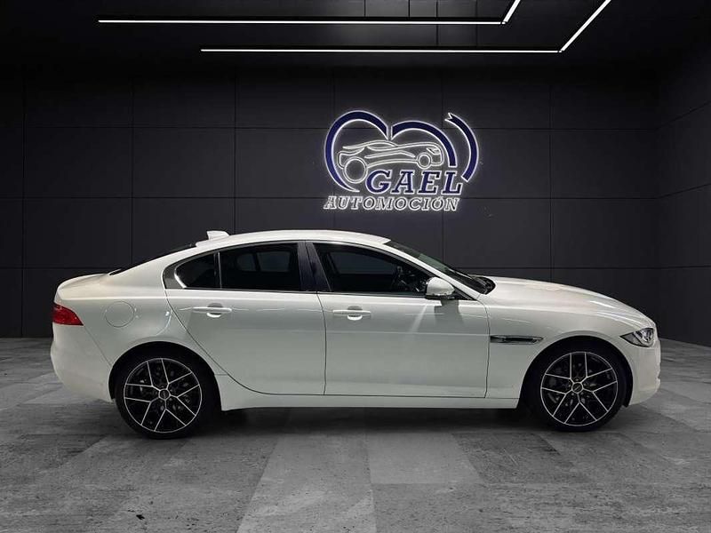 Usado Jaguar XE Portfolio 179 CV (131 kW) 2016 Blanco Berlina
