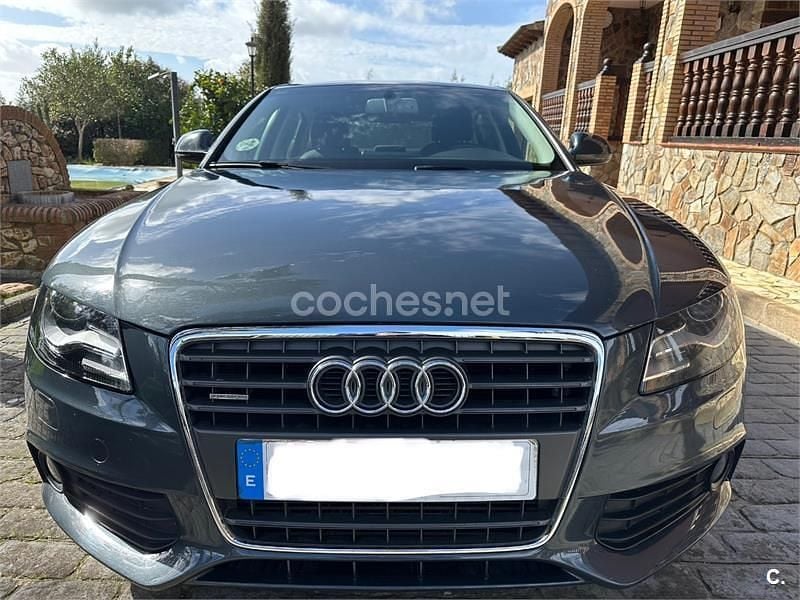 Usado Audi A4 170 HP (125 kW) 2009 Cinzento Sedan