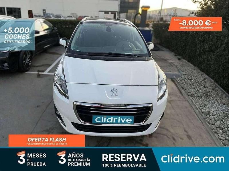 Usado Peugeot 5008 Allure 120 CV (88 kW) 2015 Blanco Monovolumen