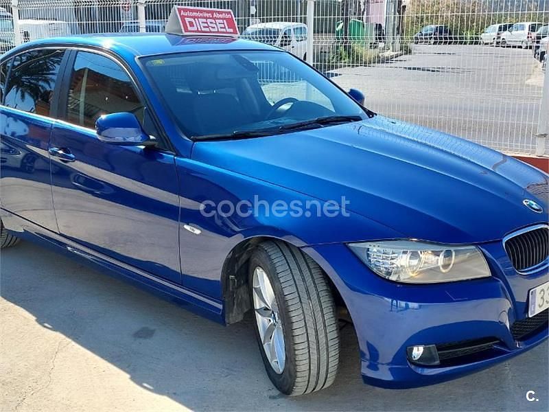 Usado BMW 318 143 CV (105 kW) 2011 Azul Berlina
