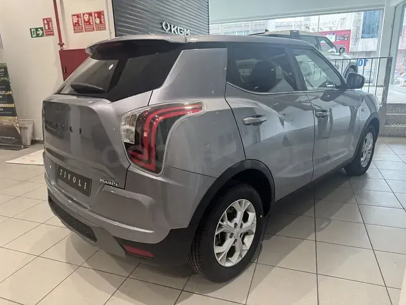 Nuevo KGM Tivoli 135 CV (99 kW) 2026 Gris / plata SUV