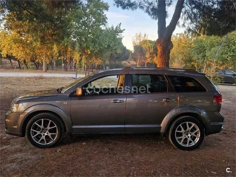 Usado Fiat Freemont Urban 170 CV (125 kW) 2012 Gris / plata SUV