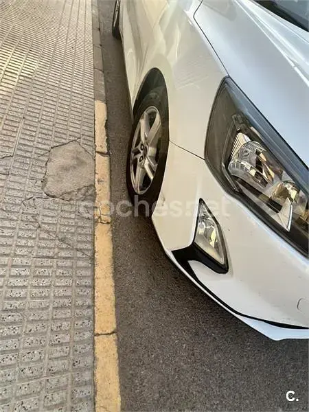 Usado Ford Focus Trend 120 CV (88 kW) 2020 Blanco Berlina