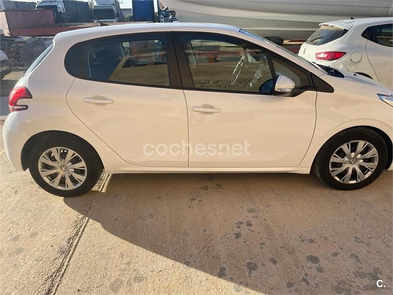Usado Peugeot 208 Active 99 CV (72 kW) 2019 Blanco Utilitario