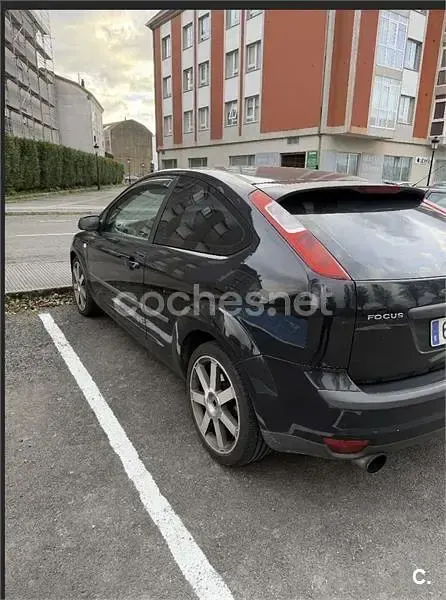 Usado Ford Focus Sport 136 CV (100 kW) 2005 Negro Berlina