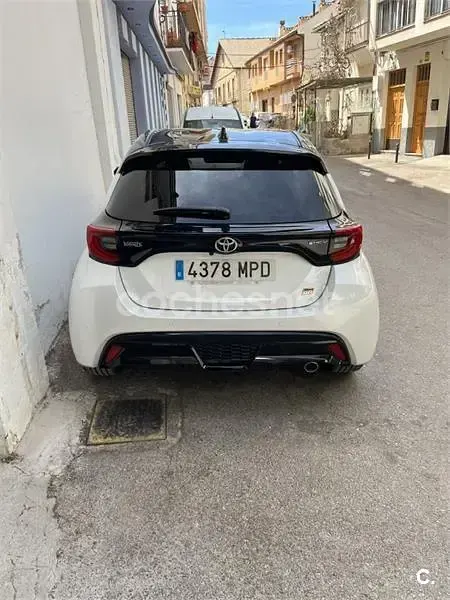 Usado Toyota Yaris Hybrid Edition 130 CV (95 kW) 2024 Blanco Berlina