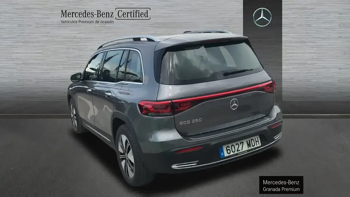 Usado Mercedes EQB250 139 kW (190 CV) 2023 Gris SUV
