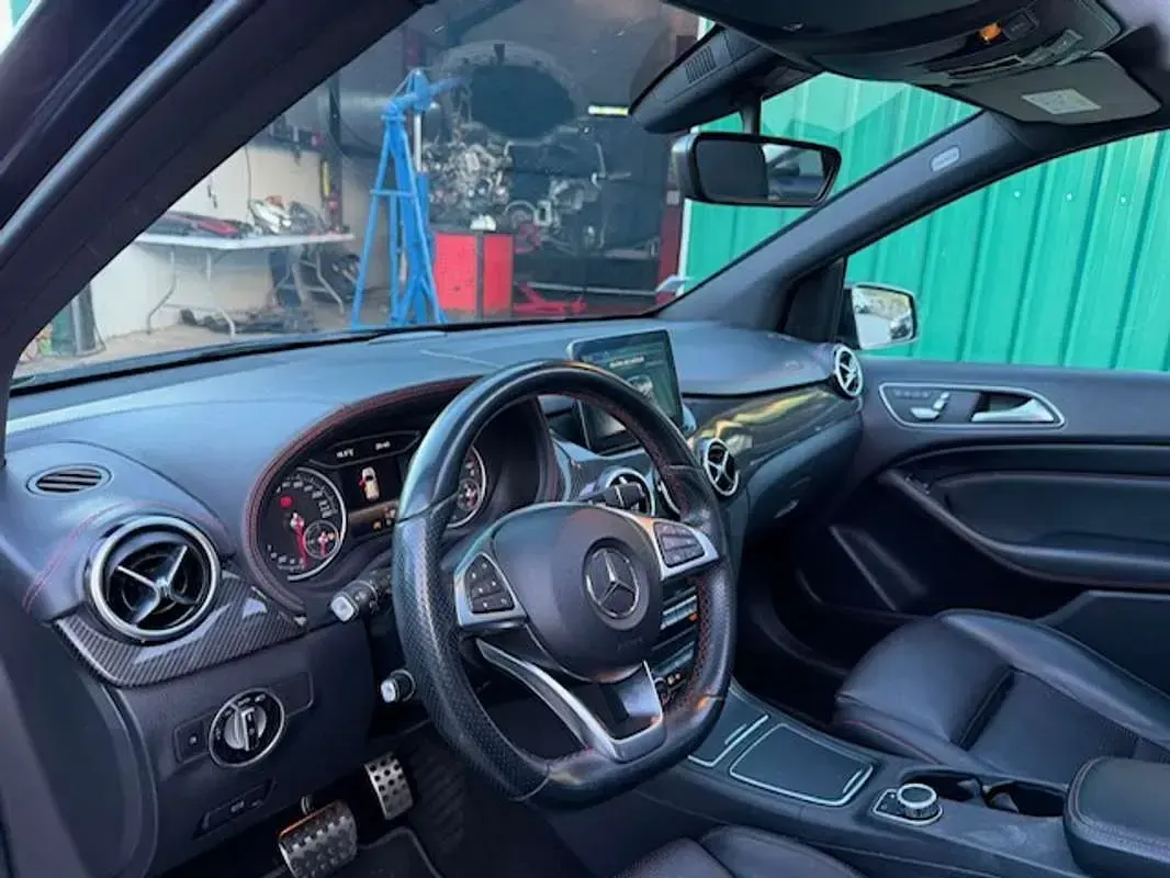 Usado Mercedes B220 177 CV (130 kW) 2017 Azul Utilitario