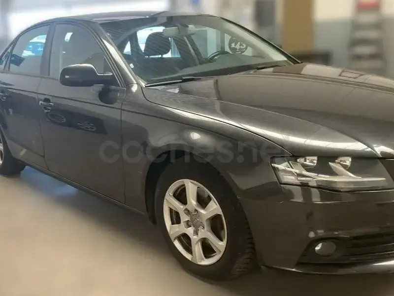 Usado Audi A4 143 CV (105 kW) 2011 Gris / plata Berlina