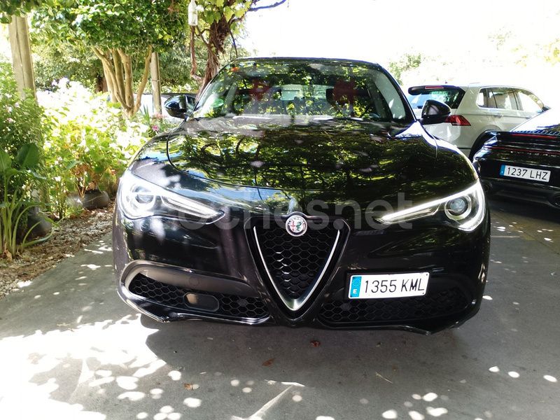 Negro Usado 2018 Alfa Romeo Stelvio Super SUV | 25.800 € (Precio justo) - Imagen 1/4