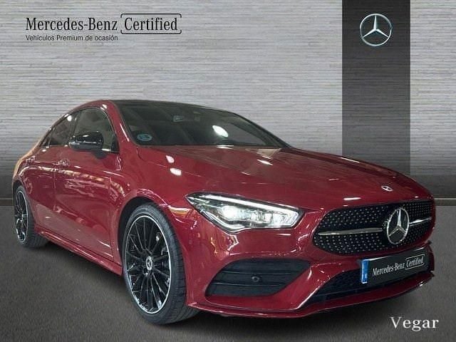 Usado Mercedes CLA220 AMG line 190 CV (139 kW) 2023 Manufaktur rojo patagonia Berlina