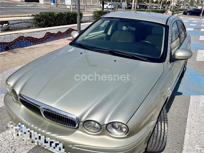 Usado Jaguar X-type Classic 155 CV (114 kW) 2007 Beige Berlina