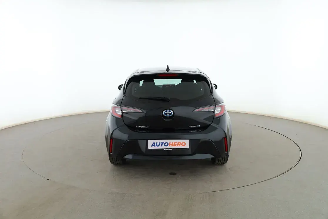 Usado Toyota Corolla Active 122 CV (89 kW) 2022 Negro Berlina