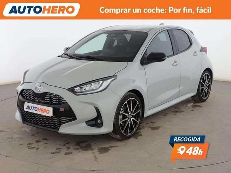 Usado Toyota Yaris Hybrid Sport 131 CV (96 kW) 2024 Gris Berlina