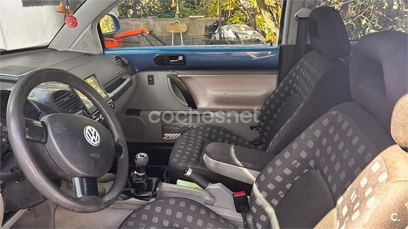 Usado VW New Beetle 115 CV (84 kW) 2000 Azul Utilitario
