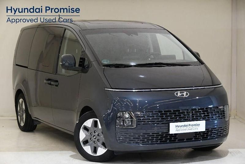 Usado Hyundai Staria Style 177 CV (130 kW) 2023 Gris Monovolumen