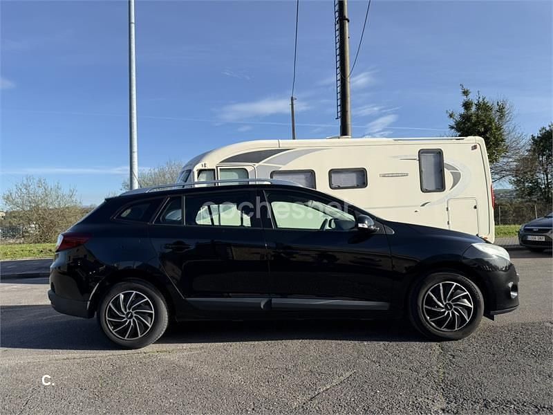 Usado Renault Mégane GrandTour Dynamique 110 CV (80 kW) 2012 Negro Familiar
