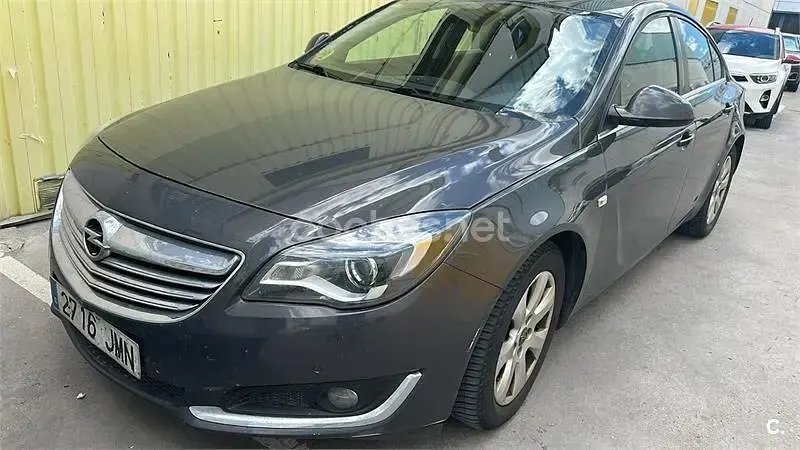 Usado Opel Insignia Selective 130 CV (95 kW) 2016 Marrón Berlina