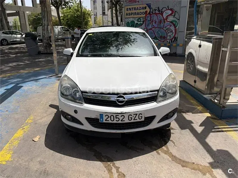 Usado Opel Astra GTC 110 CV (80 kW) 2010 Blanco Berlina