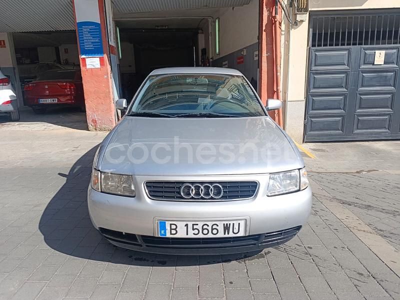 Usado Audi A3 Ambiente 125 CV (91 kW) 1999 Gris / plata Berlina