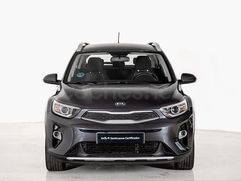 Usado Kia Stonic 100 CV (73 kW) 2020 Gris / plata SUV
