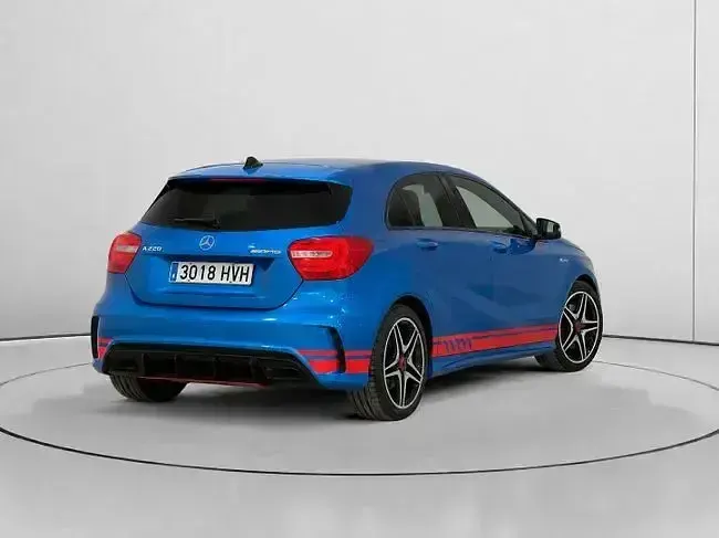 Usado Mercedes A220 AMG line 170 CV (125 kW) 2014 Azul Utilitario