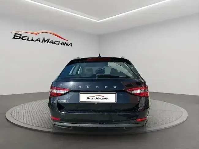 Usado Skoda Superb Ambition 122 CV (89 kW) 2021 Negro Familiar